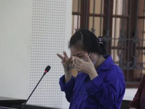 Bác dâu bật khóc tại tòa do "kéo" cháu gái vào tù vì ma tuý