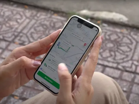 Hành khách than trời vì giá cước GrabCar tăng cao