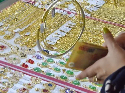 Giá vàng hôm nay 29-6: Bị chèn ép trước sức mạnh của USD