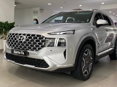 Nghịch lý Hyundai SantaFe 'hàng lướt' giá cao hơn xe mới