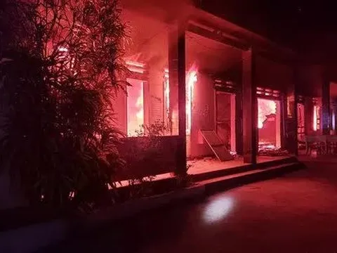Trụ sở UBND xã ở Quảng Nam cháy ngùn ngụt