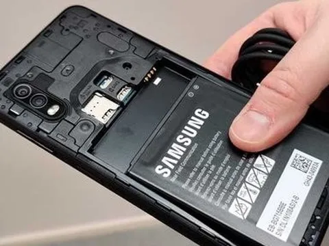 Smartphone có thể tháo rời pin sắp được Samsung giới thiệu