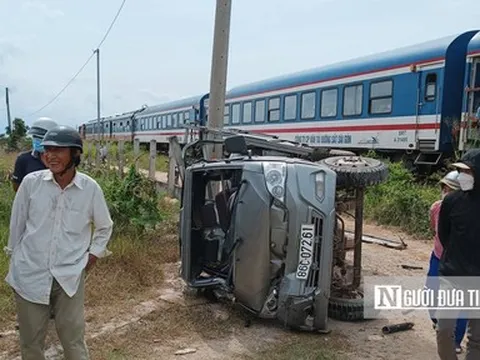 Bình Thuận: Xe tải va chạm mạnh với tàu hoả, một tài xế tử vong