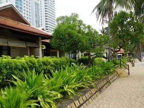 Khánh Hòa: Khu nghỉ mát chắn biển ngừng đón khách để di dời