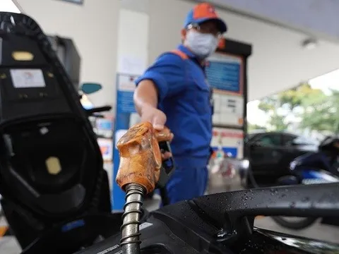 Giá xăng có thể giảm vào ngày mai