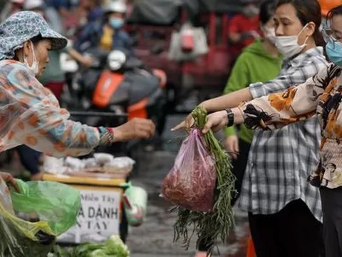 "Bão giá" đánh thẳng vào ví tiền chị em nội trợ: Người thắt lưng buộc bụng, kẻ quay cuồng làm thêm ngoài giờ
