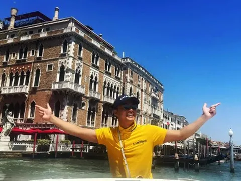 Chưa liên lạc được với Hồng Đăng, người đang đi Tây Ban Nha cùng nhạc sĩ Hồ Hoài Anh