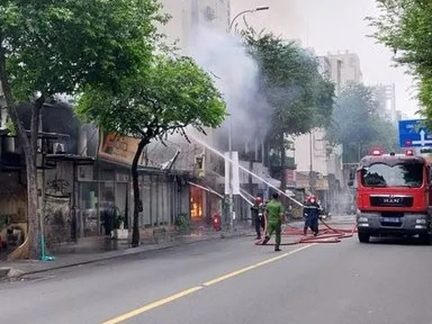 Tp.HCM: Tiệm bán tranh bất ngờ bốc cháy tại quận 1