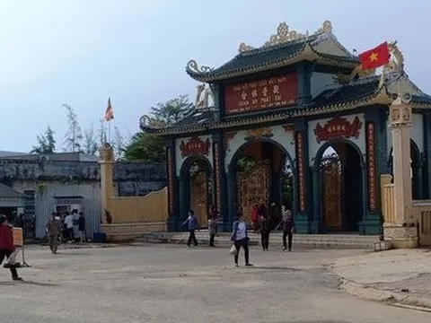 Bạc Liêu còn tài xế “vô tư” đón, trả khách trước cổng Quán Âm Phật đài