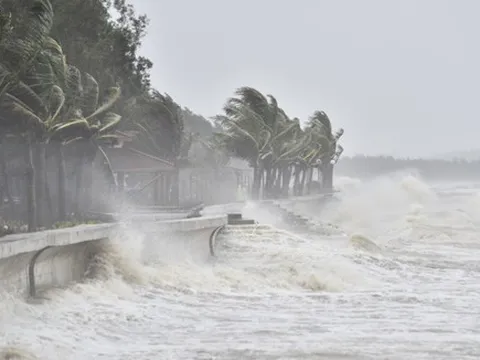Bão số 1 bán kính gió mạnh rất rộng; khả năng đi vào Bắc Bộ đang tăng dần; tình hình mưa diễn biến phức tạp