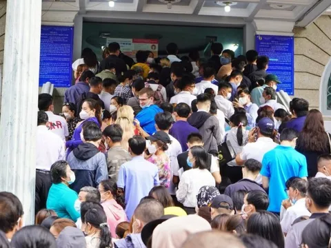 Tp.HCM: Quá tải cấp hộ chiếu mẫu mới, người đăng ký tăng đột biến