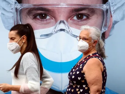 Covid-19 bùng phát trở lại ở 110 nước, WHO kêu gọi người dân đi tiêm phòng