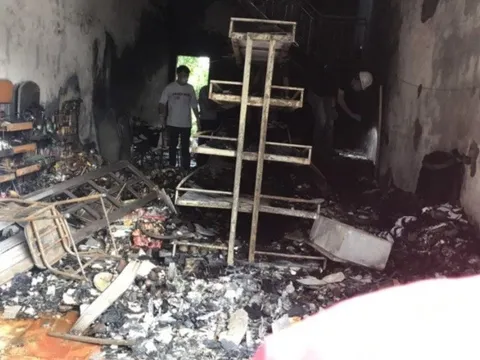 Hà Tĩnh: Điều tra nguyên nhân người đàn ông tử vong trong đám cháy, hiện trường có mùi xăng