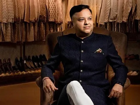 Con đường trở thành tỷ phú của 'vua trang phục cưới' Ấn Độ