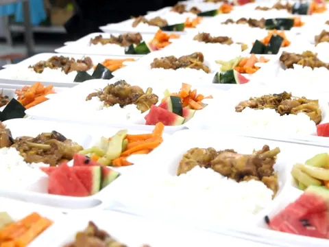 Kinh doanh cơm văn phòng "thời bão giá"