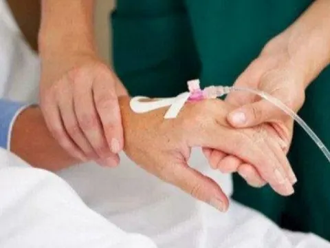 Cô gái 28 tuổi tử vong sau truyền dịch tại phòng khám