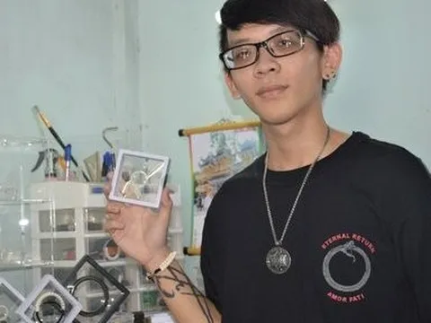 Chỉ học đến lớp 9, 10X Cà Mau kiếm tiền từ trang sức bằng xương rắn