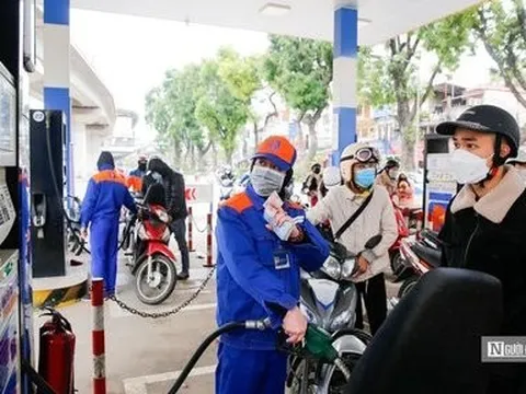 Đề xuất giảm thuế VAT, thuế tiêu thụ đặc biệt để hạ giá xăng