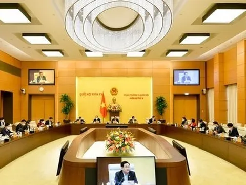 Uỷ ban Thường vụ Quốc hội họp để xem xét về việc giảm thuế xăng dầu