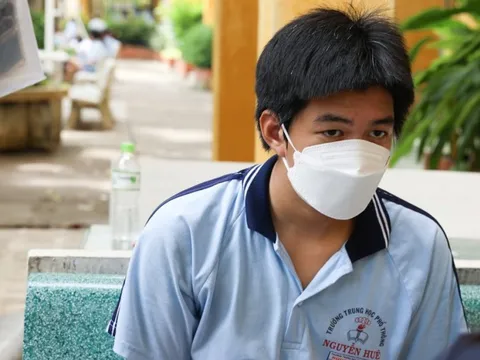 Thí sinh đặc biệt TP.HCM: Ngồi phòng riêng, giám thị hỗ trợ viết bài