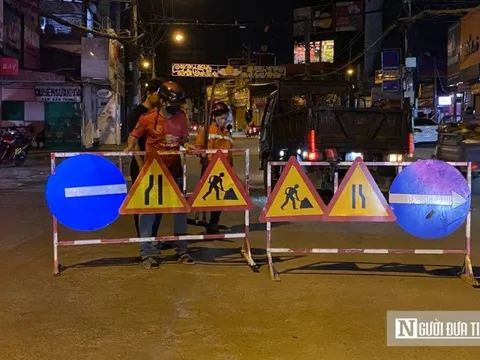 Tp.HCM: Sửa chữa tạm thời mặt đường Võ Văn Ngân