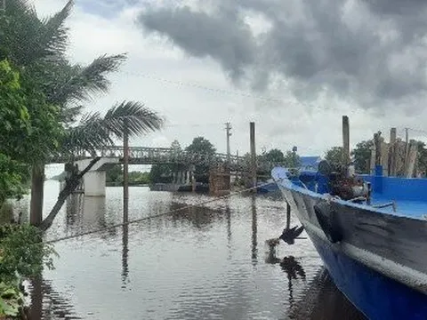 Cà Mau: Cần cẩu gác dầm cầu bị gãy làm bị thương bà cụ 72 tuổi