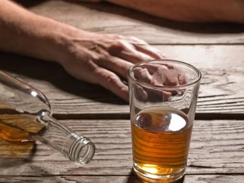 Cao Bằng: 1 người tử vong do uống rượu ngâm rễ cây