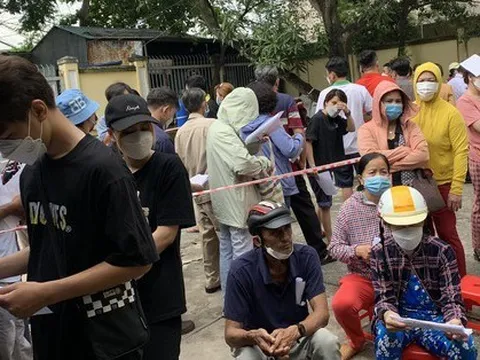 Lo ngại tái bùng phát dịch COVID-19, người dân TP.HCM đua nhau đi tiêm mũi 4