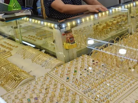 Giá vàng hôm nay 9-7: Bị đè nén trước sức mạnh của USD