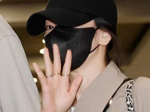 Song Hye Kyo che kín mít sau khi bị chê xuống sắc vì giảm cân