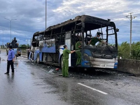 Bình Thuận: Cháy xe giường nằm, hàng chục hành khách thoát chết