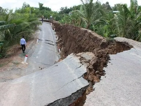 Tuyến đường 10 tỷ đồng sụt lún nghiêm trọng dù mới đưa vào sử dụng