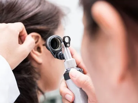 Người phụ nữ bị điếc đột ngột vì thức dậy nhiều lần vào ban đêm