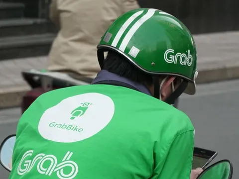 Grab thu phí nắng nóng: Khuyến mãi riết bây giờ phải tận thu hay sao?
