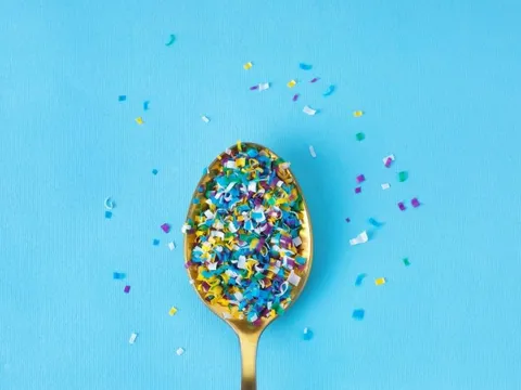 Hà Lan: Lần đầu tiên phát hiện hạt vi nhựa trong thịt bò, thịt lợn và sữa