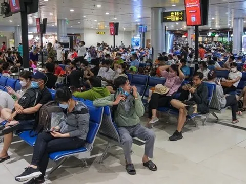 Ga quốc tế Tân Sơn Nhất "hồi sinh" sau đại dịch: Khách du lịch nhộn nhịp ngày đêm