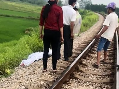 Nữ sinh bị tàu hỏa đâm tử vong khi chụp ảnh trên đường sắt