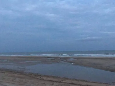 Bình Thuận: Học sinh lớp 11 bị sóng cuốn trôi mất tích khi tắm biển