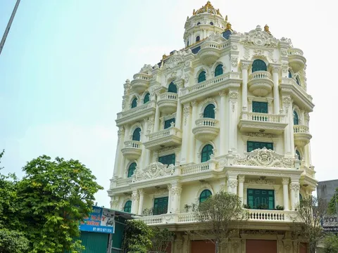 Choáng ngợp trước hàng loạt lâu đài lộng lẫy ở ngôi làng giàu có nhất miền Bắc