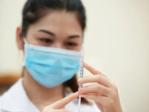 PGS Nguyễn Lân Hiếu: Đừng lo ngại tiêm vắc xin... không có chuyện tiêm xong yếu hơn