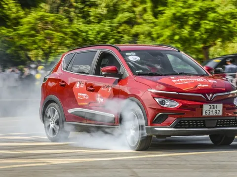 Xem ô tô điện Vinfast VF e34 đua "cực khét" tại Hải Phòng