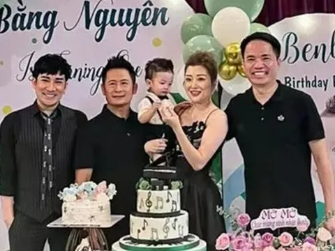 Khán giả xôn xao hình ảnh bạn gái mới của ca sĩ Bằng Kiều trong tiệc mừng tuổi con trai út
