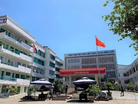 Người đàn ông bị thủng ruột non khi cưa gỗ