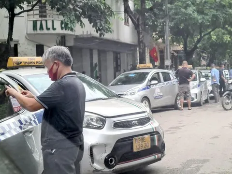 Xăng giảm hơn 3.000 đồng/lít: Doanh nghiệp vận tải chưa vội... mừng