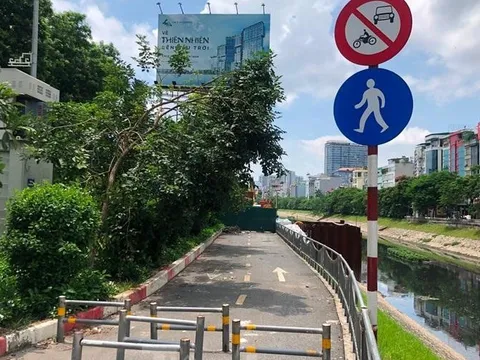 Cận cảnh ven sông Tô Lịch bị 'đóng đường' phục vụ thi công