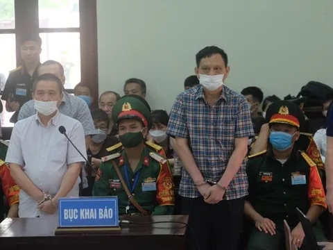 Cựu Tư lệnh Cảnh sát biển khai báo quanh co, đại diện Viện kiểm sát liền truy vấn tin báo toạ độ