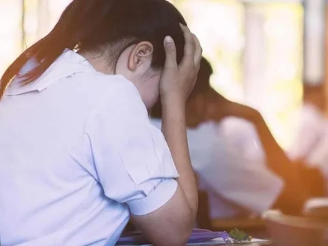 Tạm giữ thầy giáo sàm sỡ nữ sinh lớp 7 ở Hải Dương- Nỗi buồn "con sâu làm rầu nồi canh"