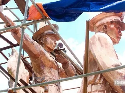 Cận cảnh tượng đài CSGT và PCCC đang được dựng lên ở Hà Nội