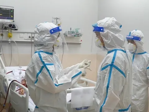 "Vòng luẩn quẩn" khiến bác sĩ, nhân viên y tế nhiều tỉnh xin nghỉ việc