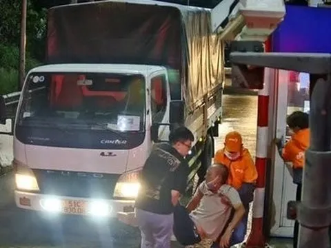 Nhân viên Trạm BOT sơ cứu thành công tài xế đột quỵ lúc dừng xe lấy vé